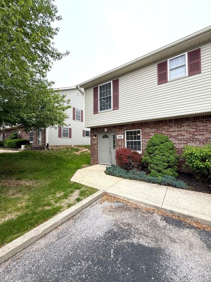 3401 S Oaklawn Cir - Photo 2 of 22