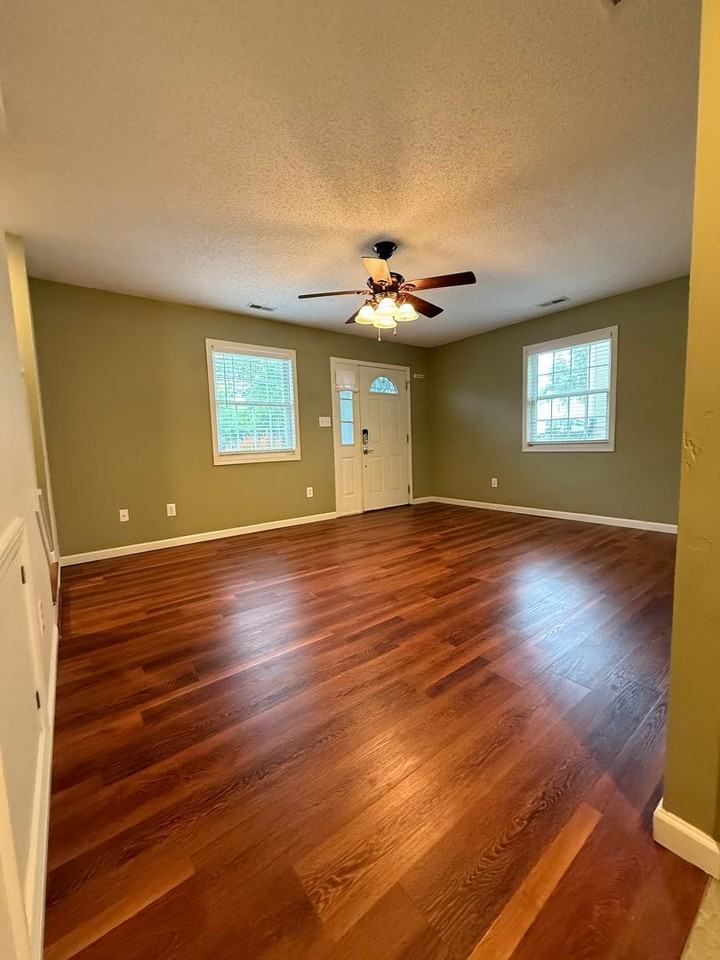 3401 S Oaklawn Cir - Photo 3 of 22