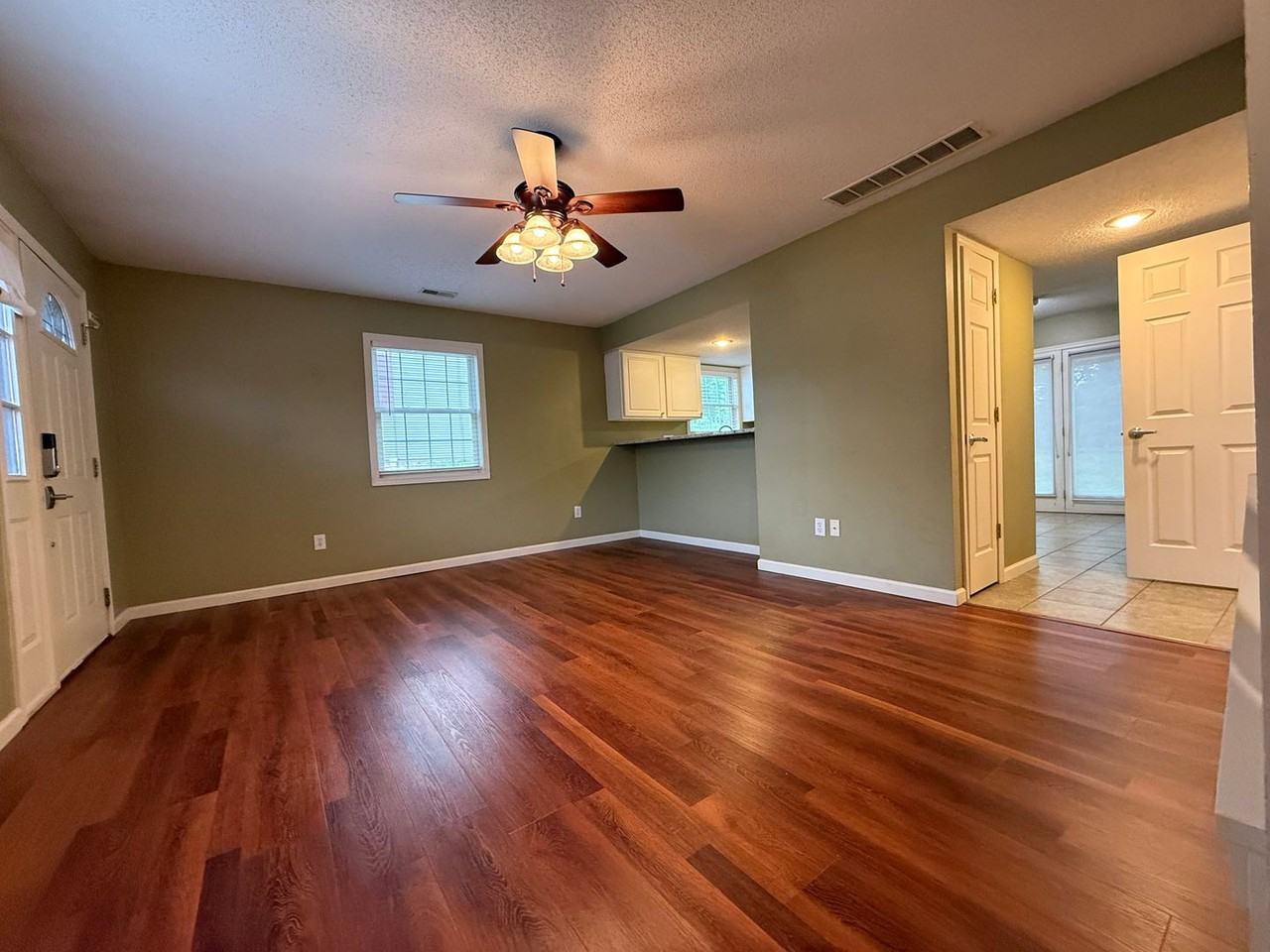 3401 S Oaklawn Cir - Photo 4 of 22