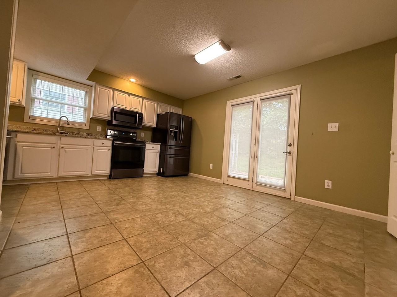 3401 S Oaklawn Cir - Photo 7 of 22