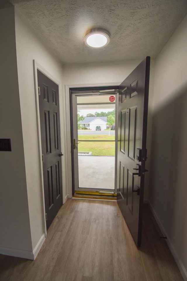 737 Overhills Rd - Photo 3 of 25