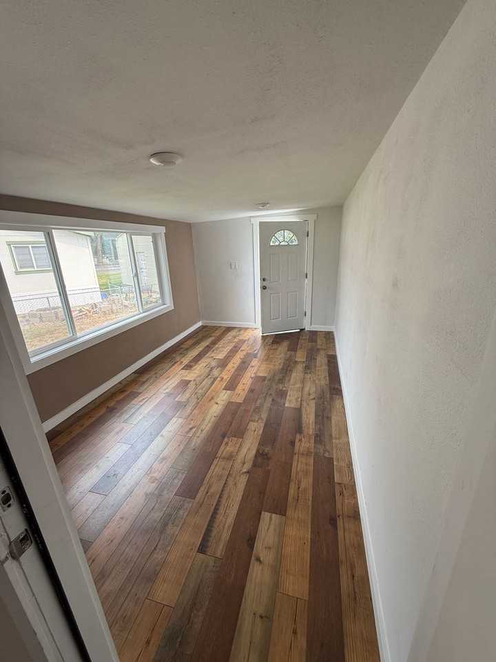 4218 Carlton Ave Sw - Photo 3 of 16