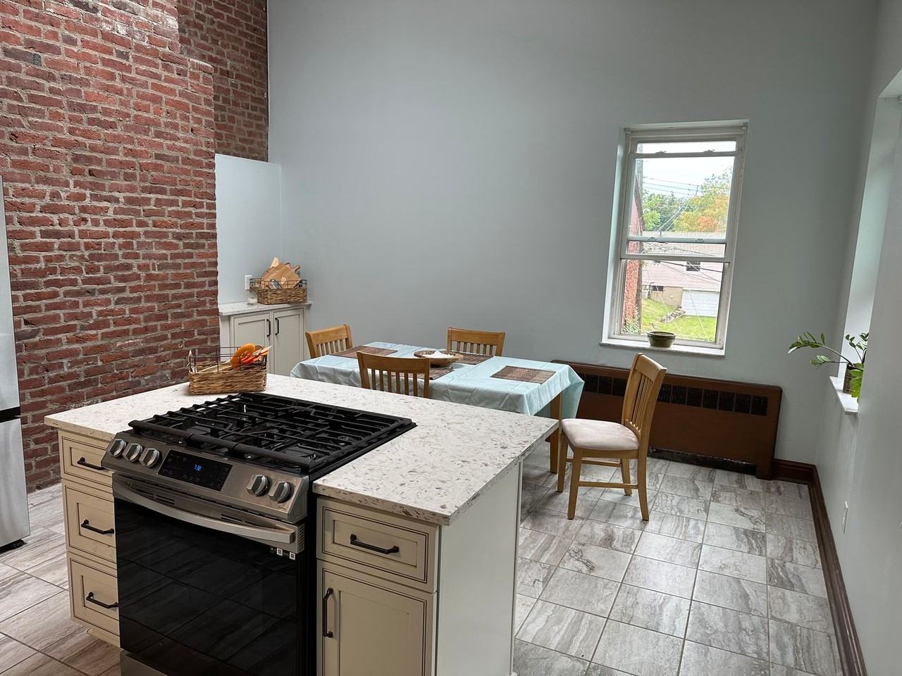 1321 Liverpool St - Photo 2 of 28