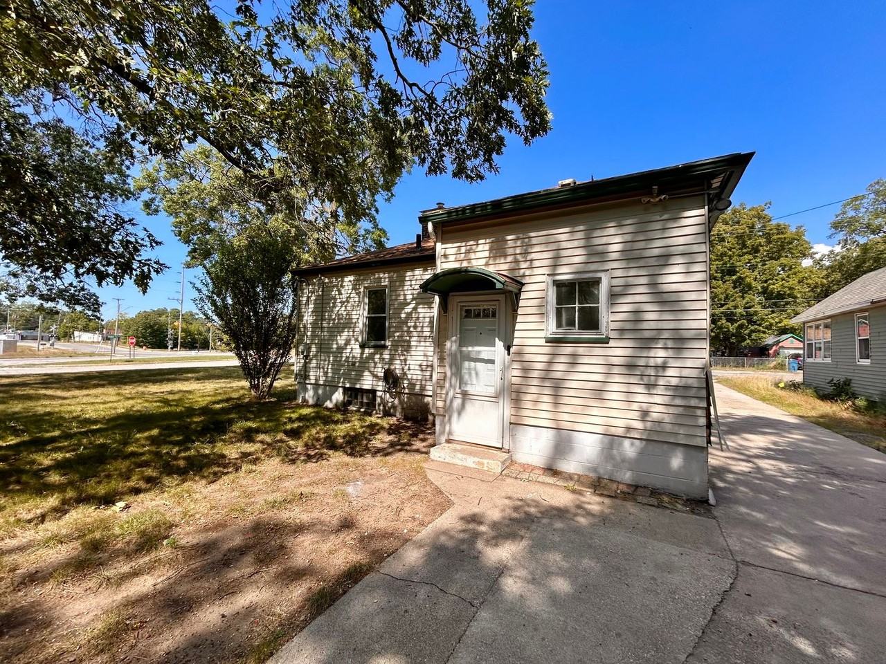 119 E Summit Ave - Photo 2 of 19