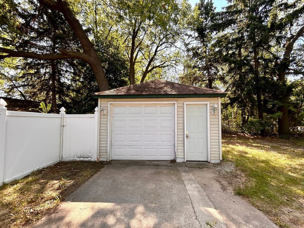 119 E Summit Ave - Photo 3 of 19