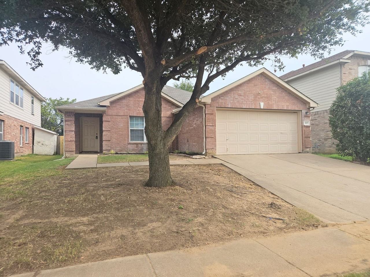 907 Cattail Dr - Photo 2 of 24