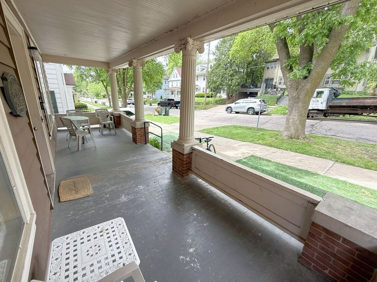 147 Lathrop St - Photo 7 of 41