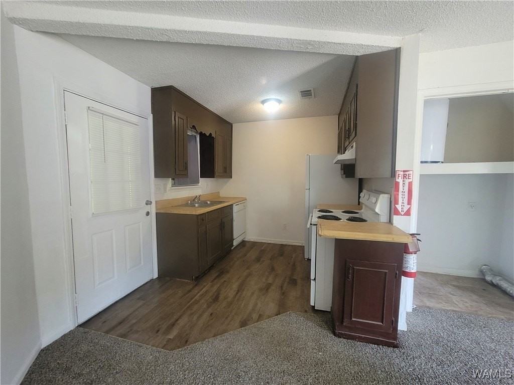 3838 Sheffield Ct Apt 13 #13 - Photo 3 of 10