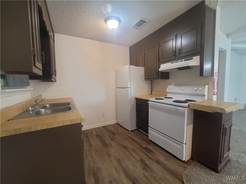 3838 Sheffield Ct Apt 13 #13 - Photo 4 of 10