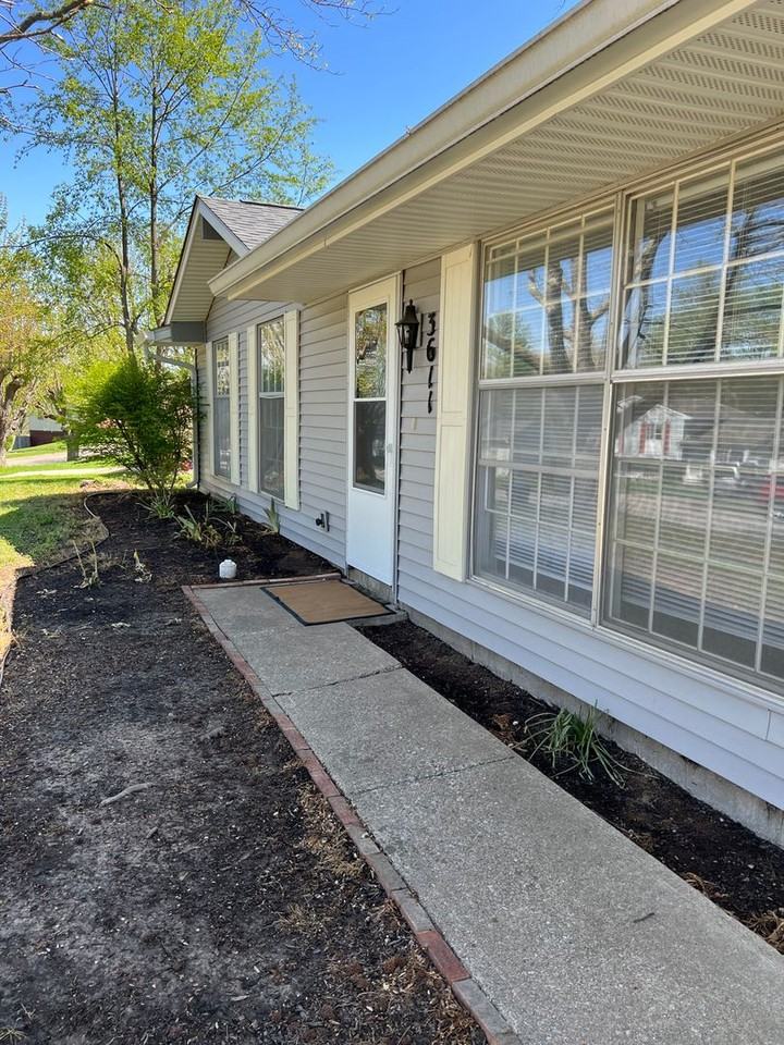 3611 S Tyler Ln - Photo 2 of 11