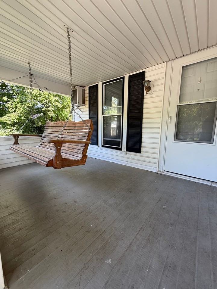 723 E 11th St - Photo 2 of 12
