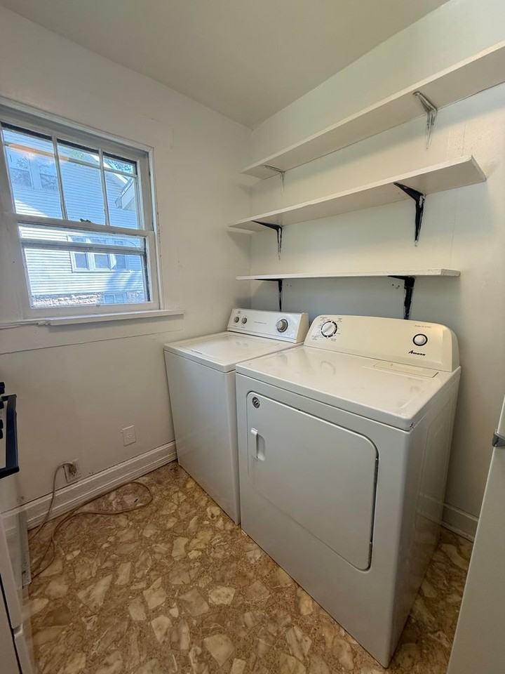 723 E 11th St - Photo 6 of 12