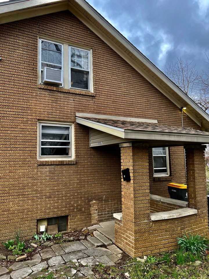 111 1/2 E Wylie St - Photo 2 of 13