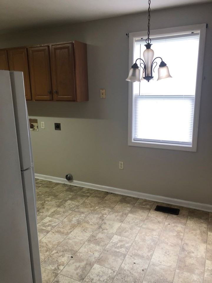 803 Dixon St - Photo 3 of 9
