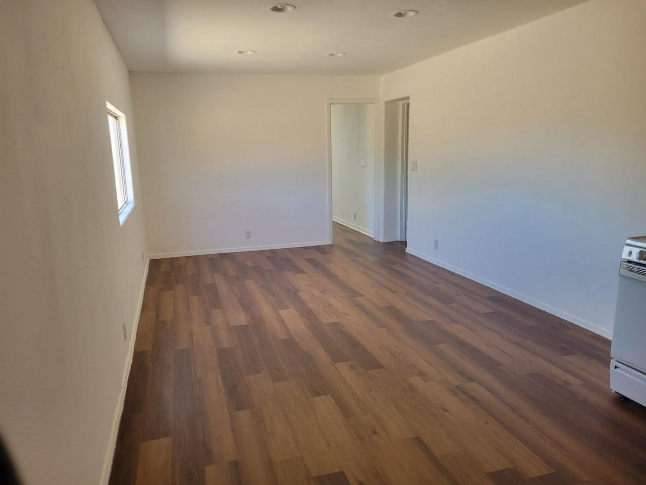 6480 N Taylor Ln - Photo 3 of 9