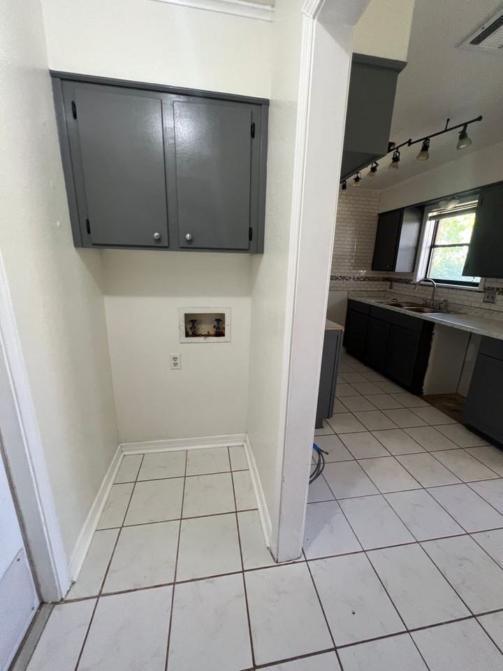 5335 Lauri Ln - Photo 7 of 16