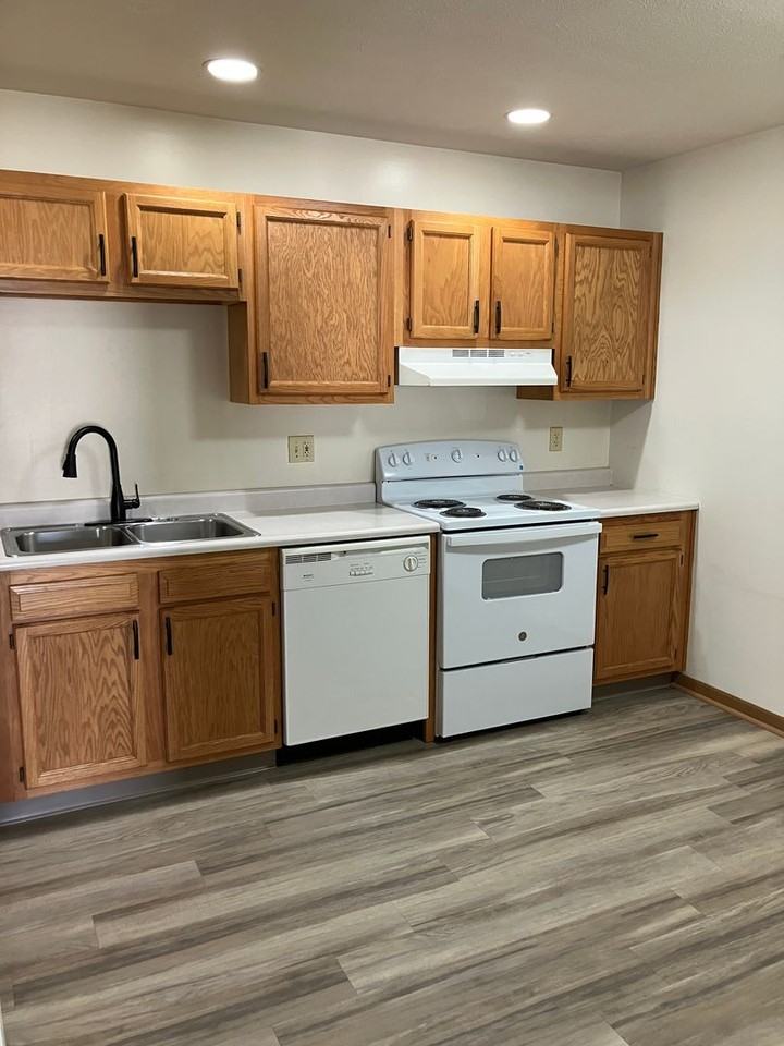 1421 Fairfax Ave - Photo 3 of 15