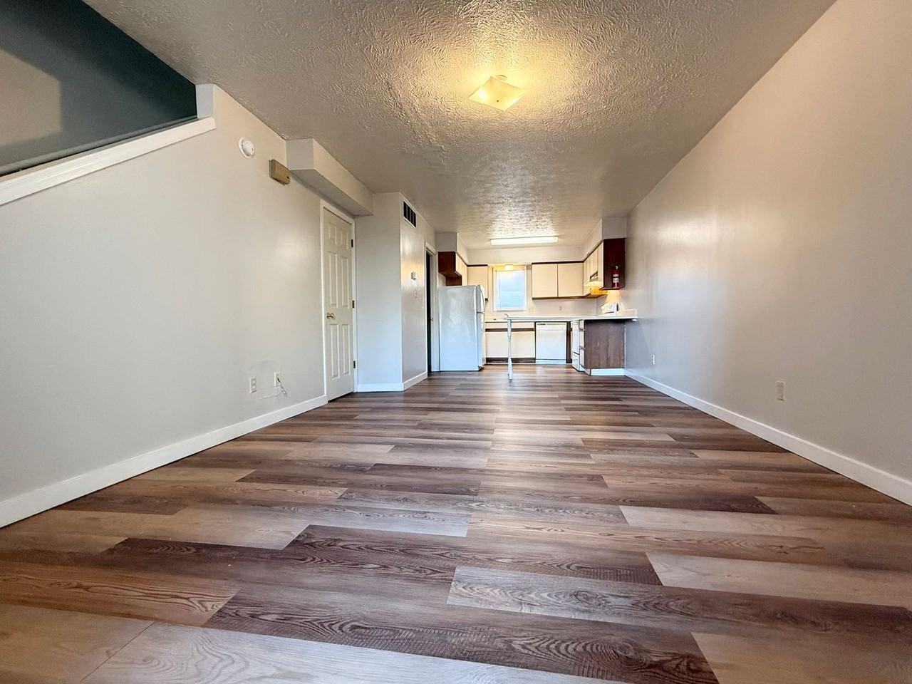 1713 N Lincoln St - Photo 4 of 15