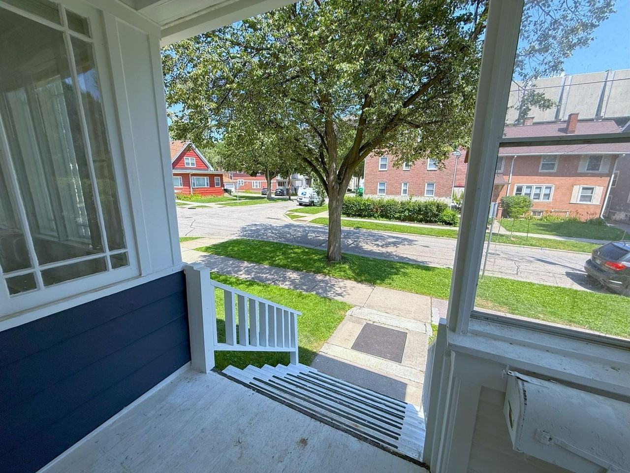 116 Lathrop St - Photo 7 of 50
