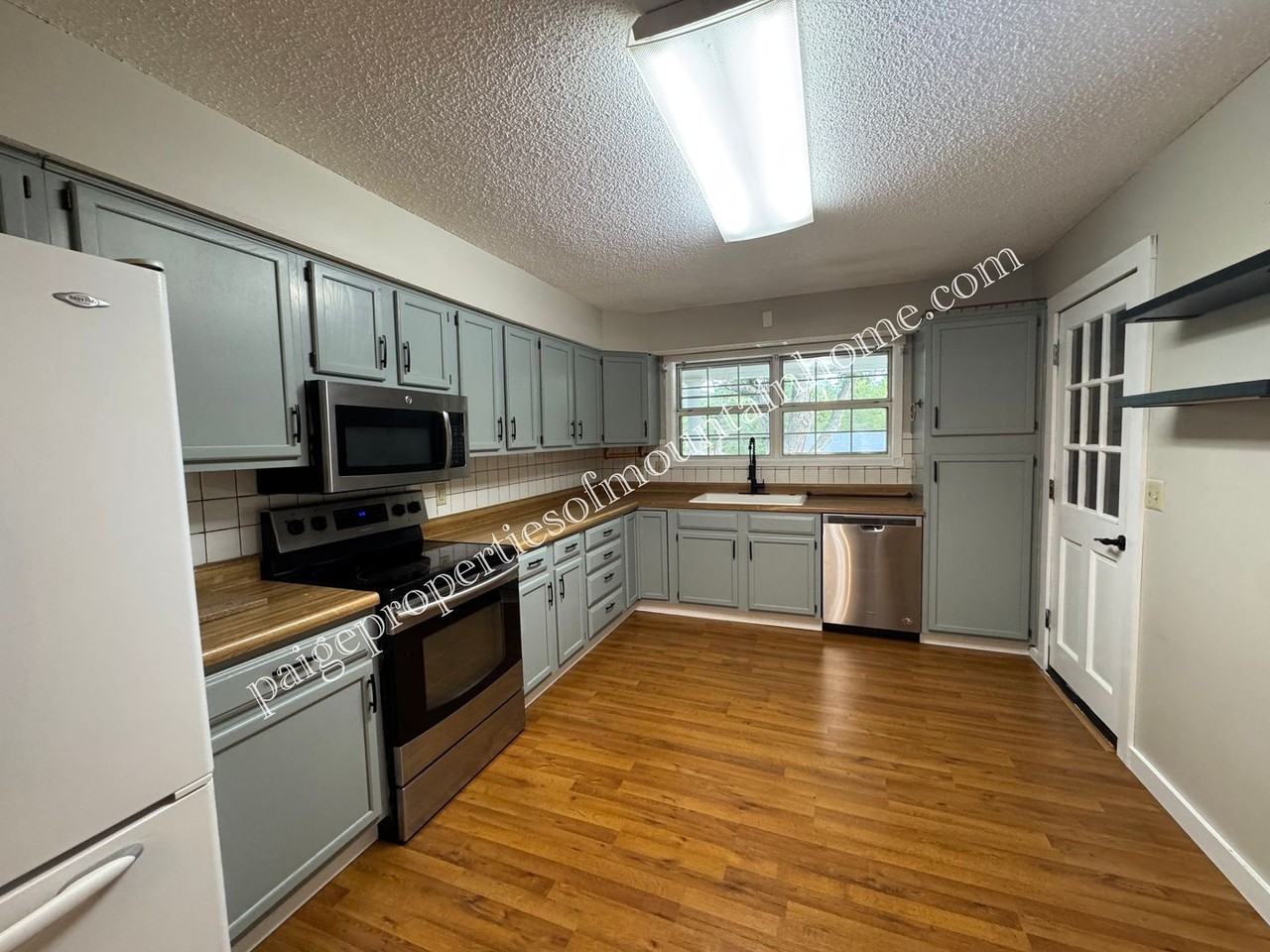 106 Parkview Cir - Photo 5 of 27