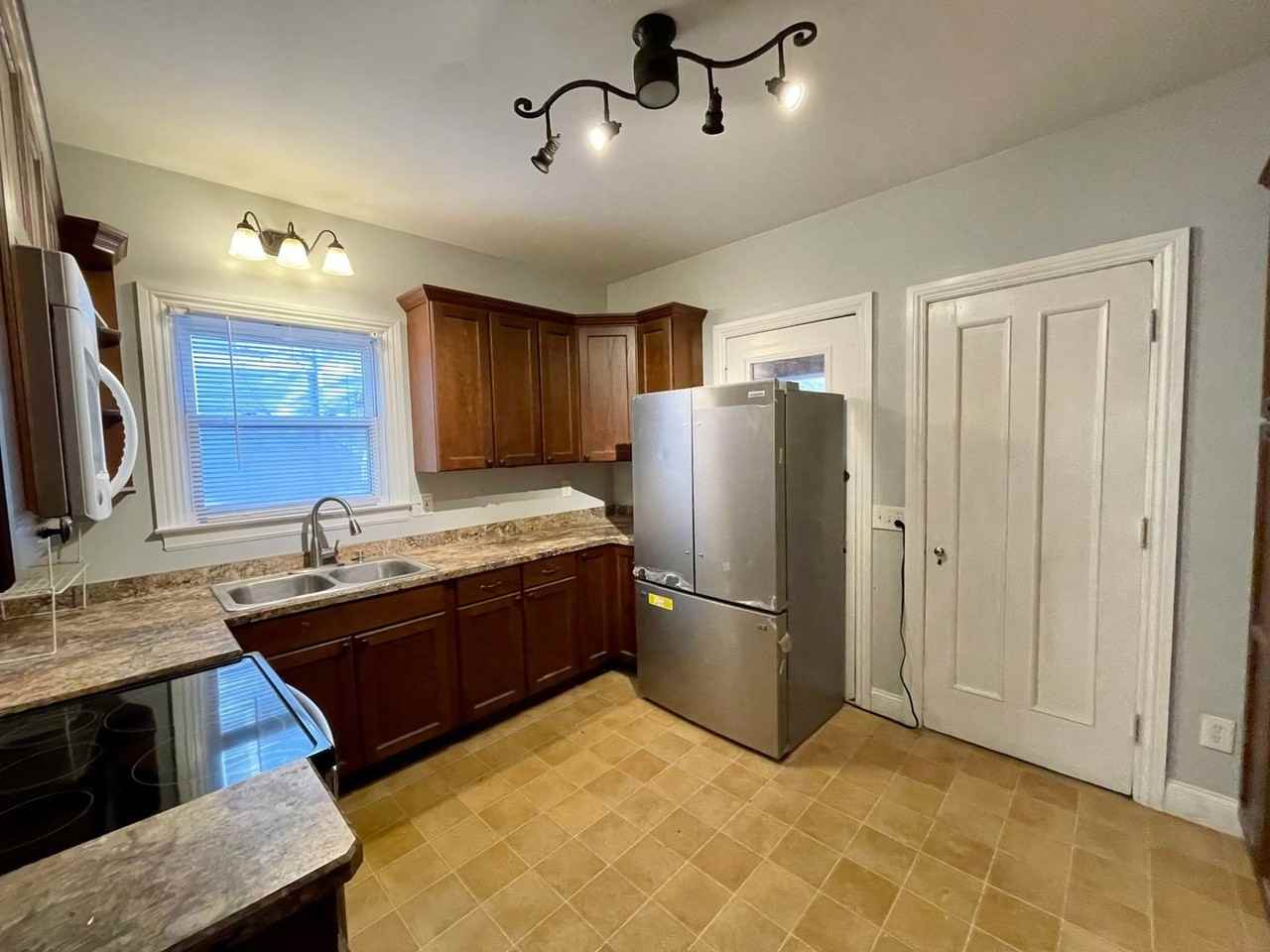 45 Clay Ave - Photo 4 of 7