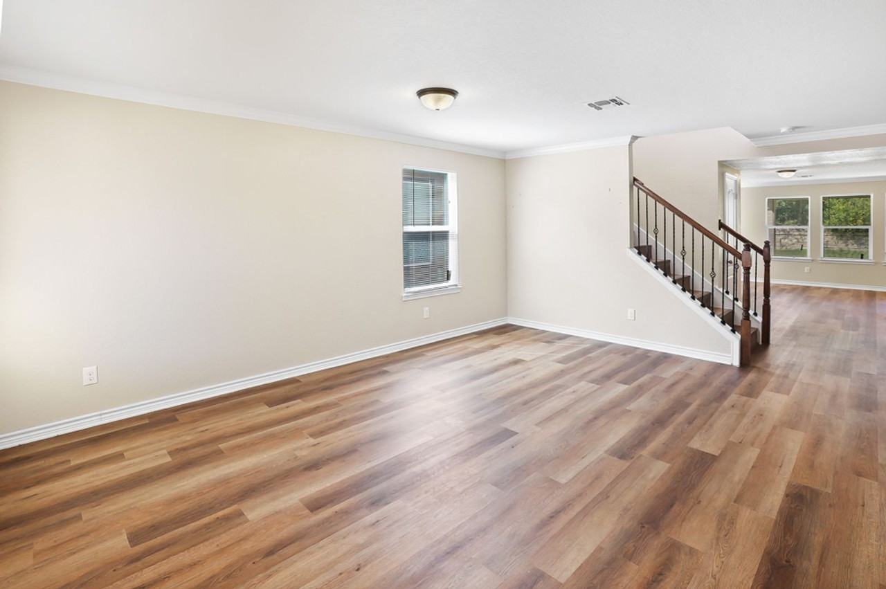 691 Anthem Ln - Photo 5 of 33