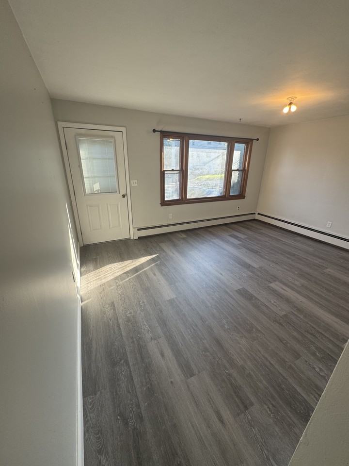 716 Day Hollow Road #WEST - Photo 4 of 14