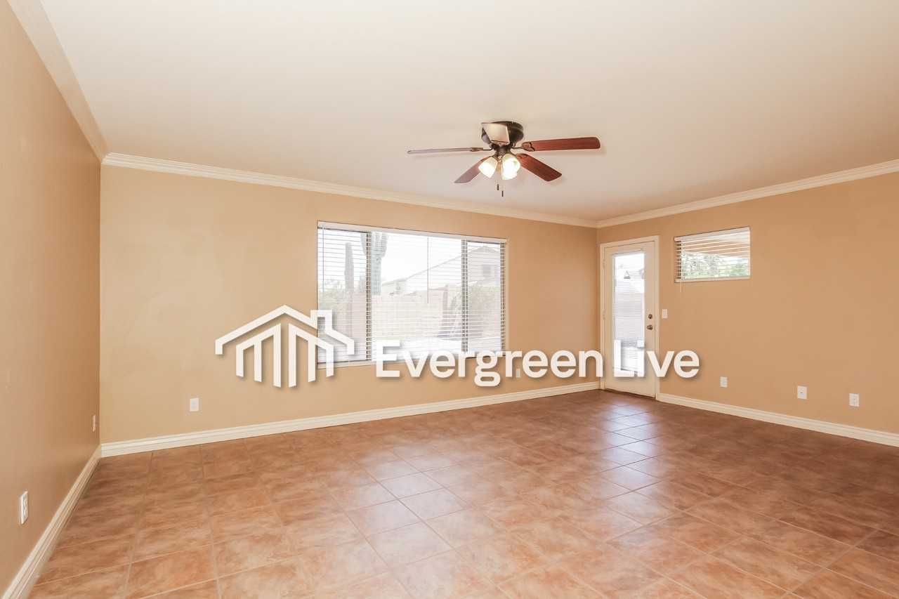 8032 W Preston Ln - Photo 7 of 19