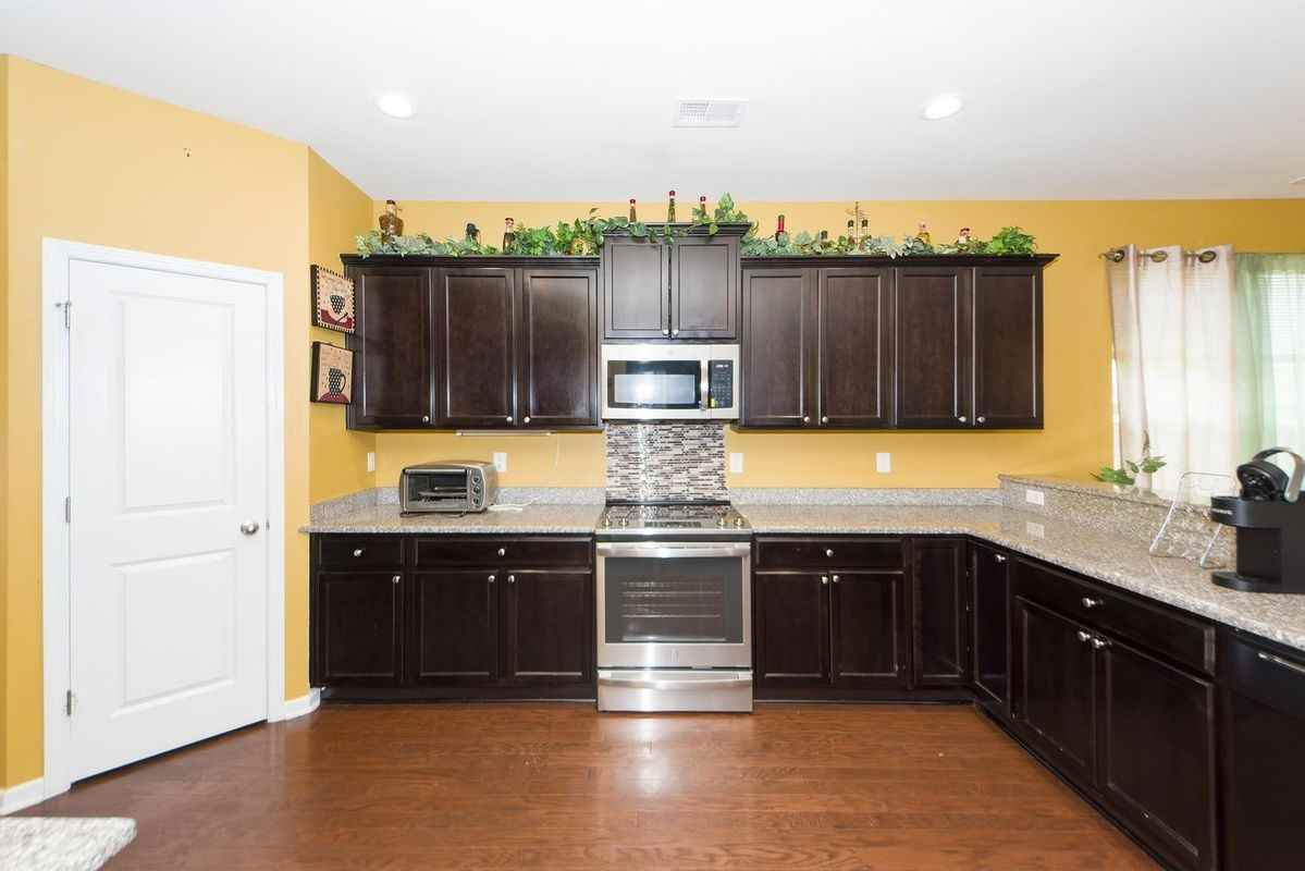 7600 High Maple Cir - Photo 5 of 19