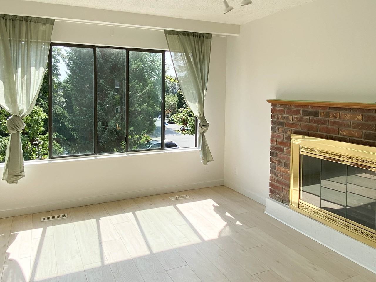 3340 Garibaldi Drive - Photo 5 of 19