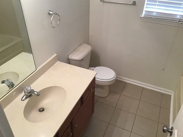 6632 Shadyview Dr - Photo 3 of 15