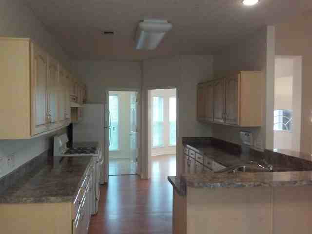 1013 Streamdale Pt W - Photo 3 of 16