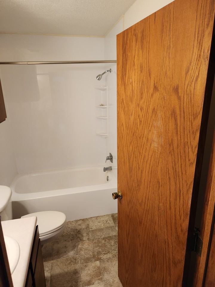 801 W Sarnia St #10 - Photo 3 of 5