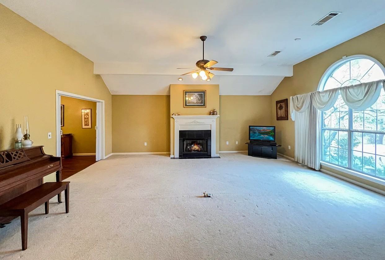 121 Falcon Ridge Dr #NA - Photo 2 of 12