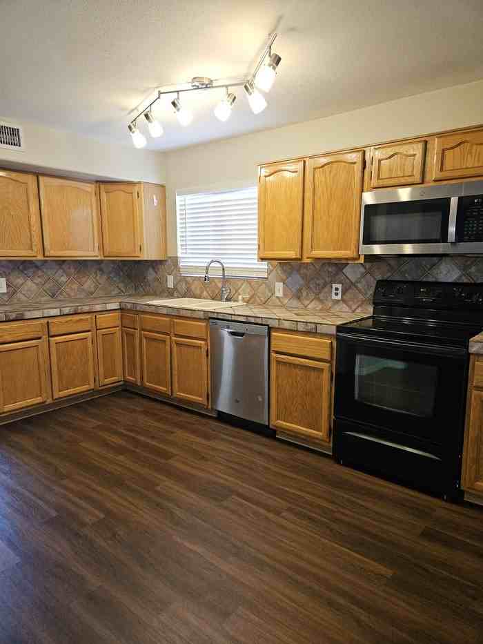 1194 N Madrid Ln - Photo 3 of 12