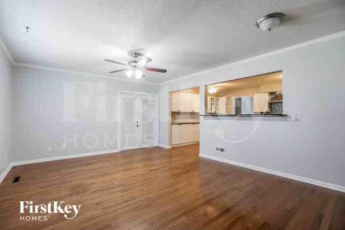 1512 Oxford Ct - Photo 3 of 15