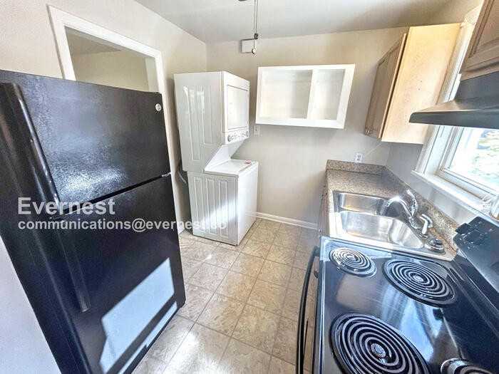 1512 Gunn St - Photo 2 of 20