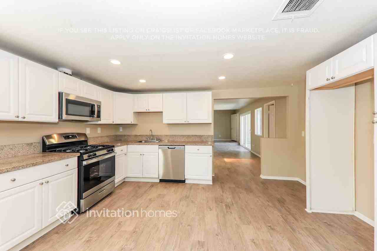 12761 Harlow Ave - Photo 6 of 17