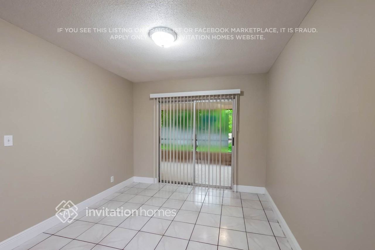 2231 Sw 67th Way - Photo 7 of 17
