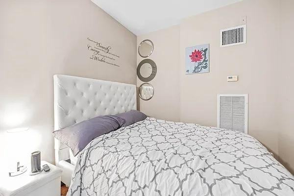 Greenwich St #714 - Photo 3 of 12