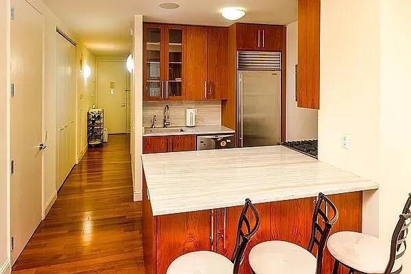 Greenwich St #724 - Photo 3 of 7