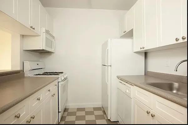 Greenwich St #317 - Photo 3 of 6