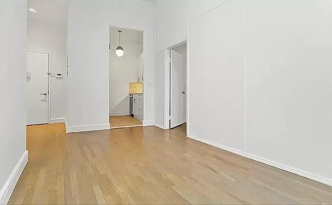 Greenwich St #5A - Photo 2 of 8