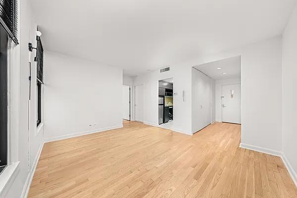 Pine St #8F - Photo 2 of 20