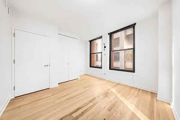 Pine St #8F - Photo 3 of 20