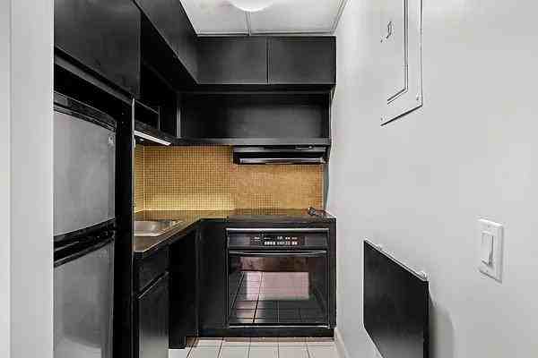 Pine St #8F - Photo 6 of 20