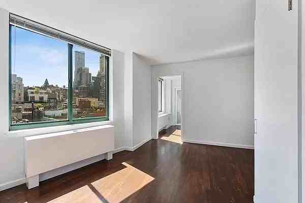 Greenwich St #11M - Photo 2 of 20