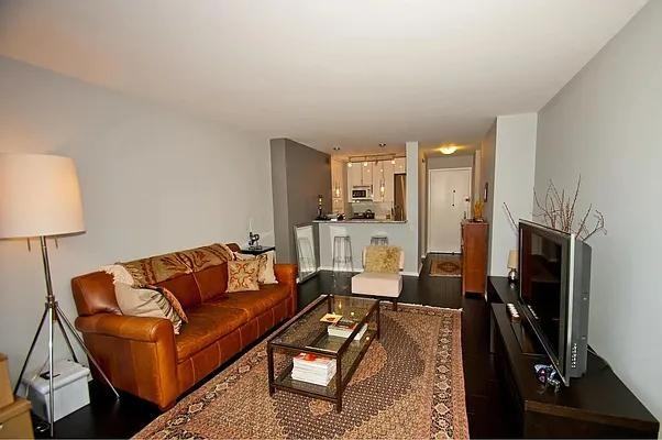 Greenwich St #6F - Photo 3 of 20