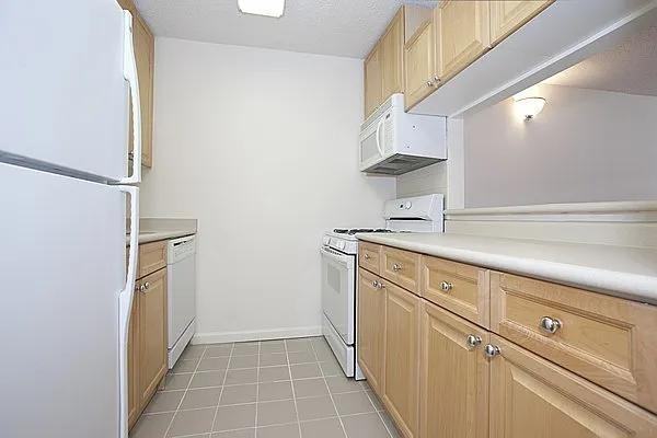 Battery Pl #2Y - Photo 7 of 9