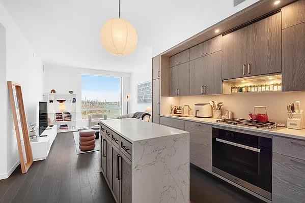 City Pt #57C - Photo 2 of 11